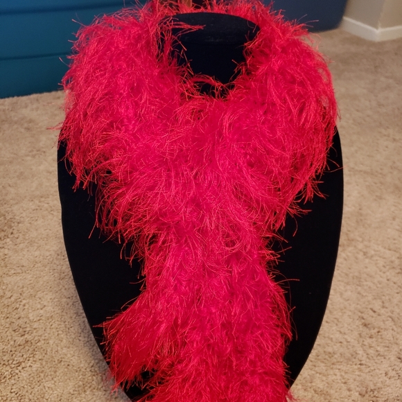 Fluffy bright red hand knit scarf - Picture 1 of 1